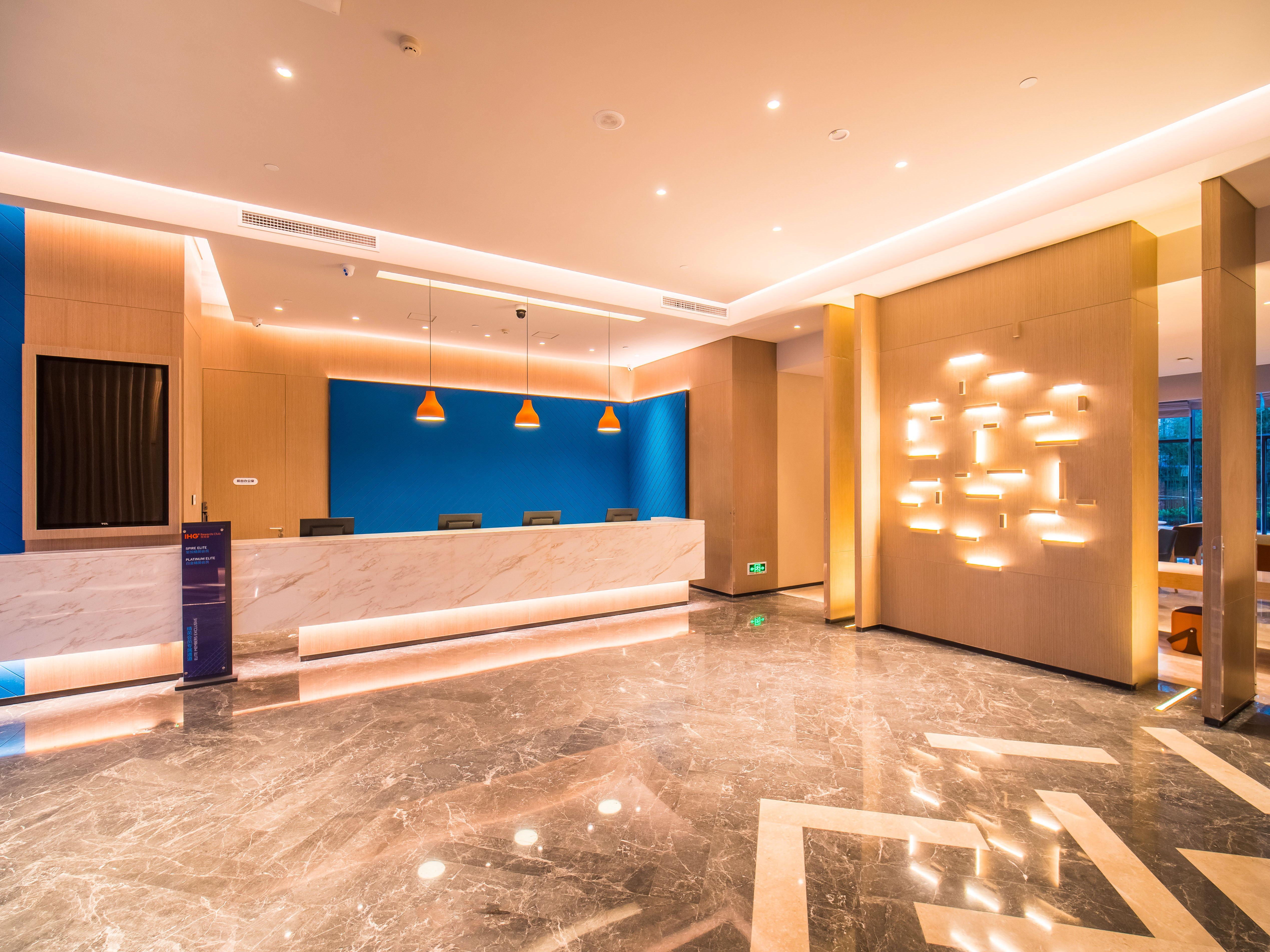 Holiday Inn Express Kunming West By Ihg Exterior photo